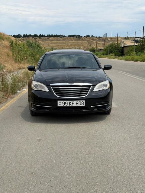 Chrysler 200, sedan, qara rəng. - Xarici görünüş: parlaq qara kuzov — Sumqayıt
