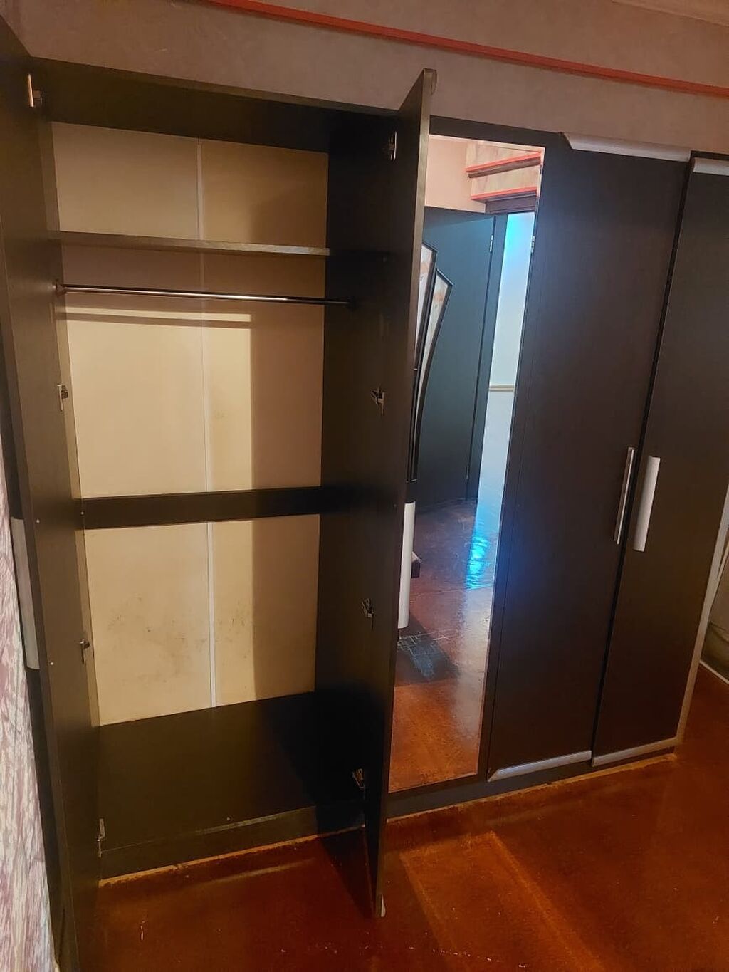Mebel: 5 qapılı paltar dolabı, ortada tam boy güzgülü bölmə. Rəng — Şkaflar, Xırdalan (5)