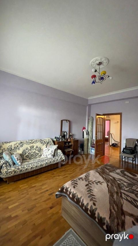 Satılır 3 otaqlı yeni tikili 130 m²