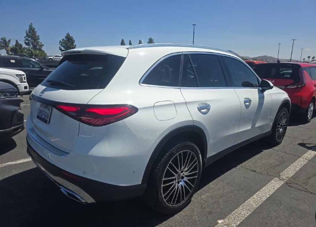 Mercedes GLC 300, 2.0 L, 2025 il, 6 468 km — Avtomobillər (4)