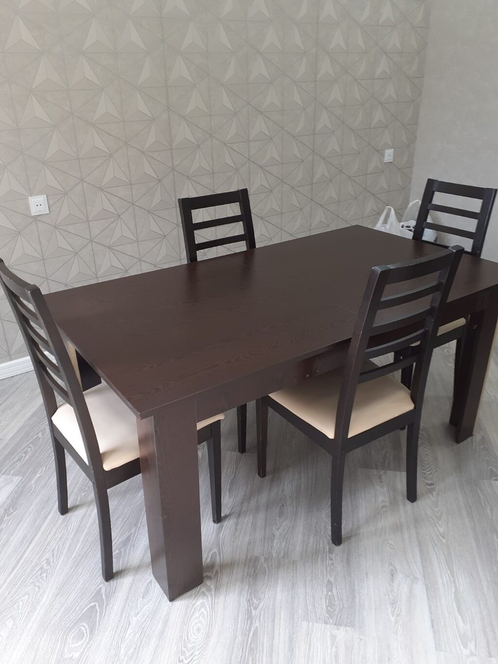 Qonaq otağı/yemək otağı üçün mebel dəsti satıram. Tərkib: - Tünd — Qonaq otağı üçün, Bakı (3)