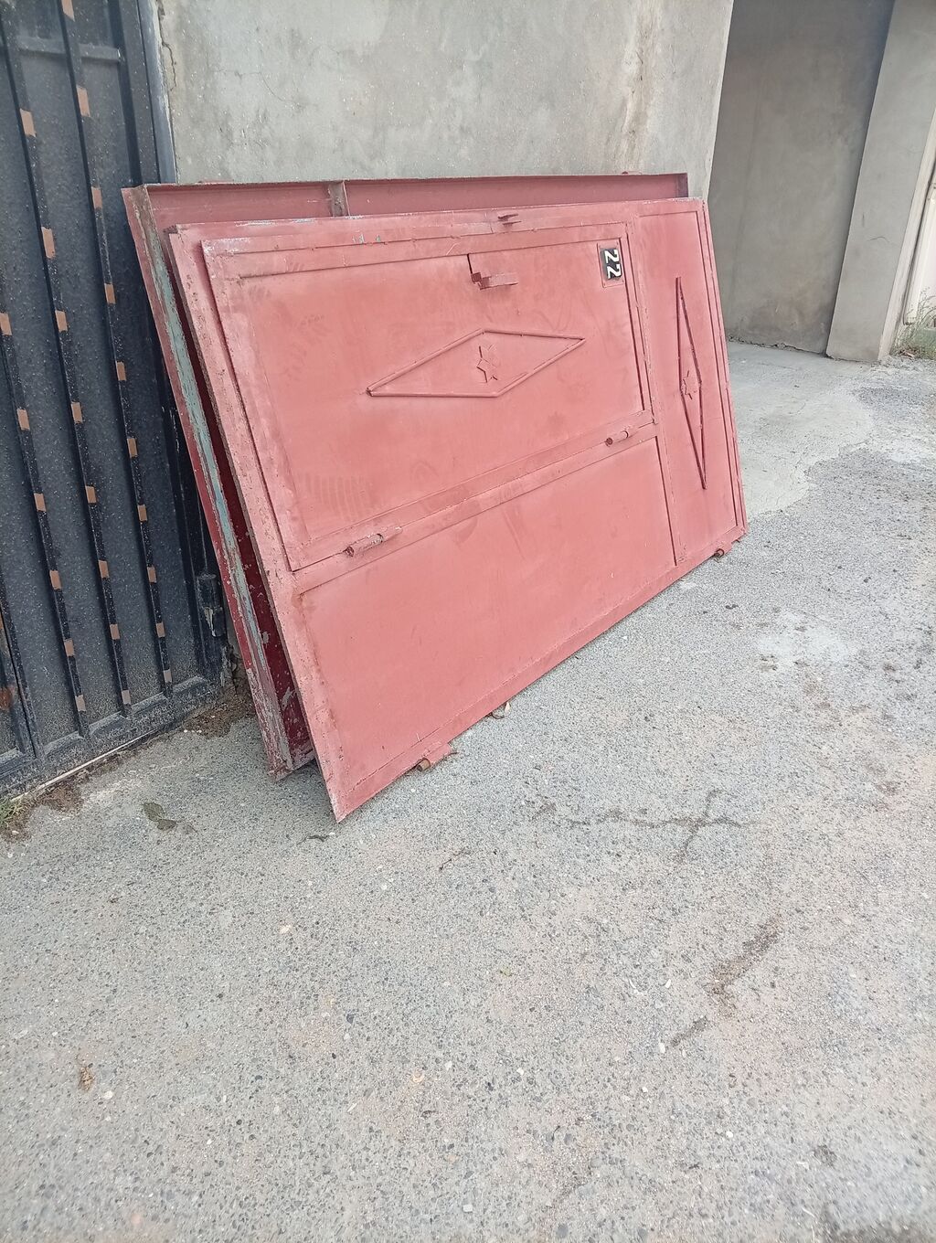 Metal darvaza dəsti - Material: qalın metal/sac - Rəng: qırmızı astar — Təmir və inşaat, Digah