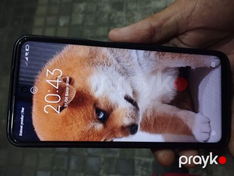Smartfon, dörd kamera, tam ekran — Bakı