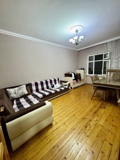 Satılır 2 otaqlı köhnə tikili 65 m² — Bakı