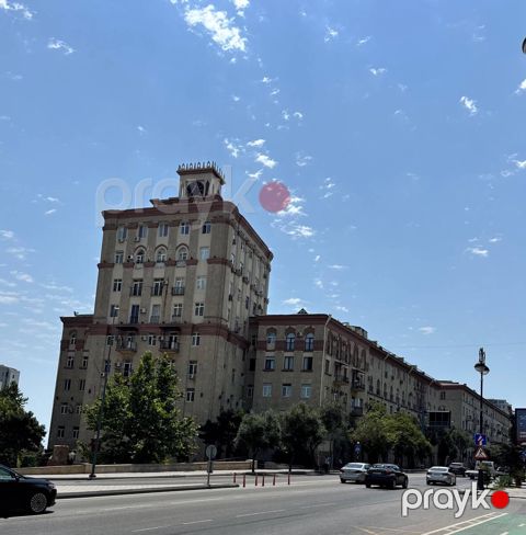 Satılır 2 otaqlı köhnə tikili 60 m²