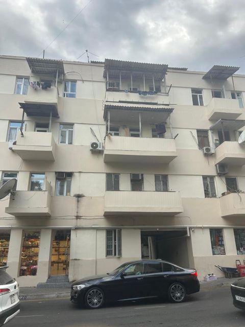 Satılır 2 otaqlı köhnə tikili 52 m² — Bakı