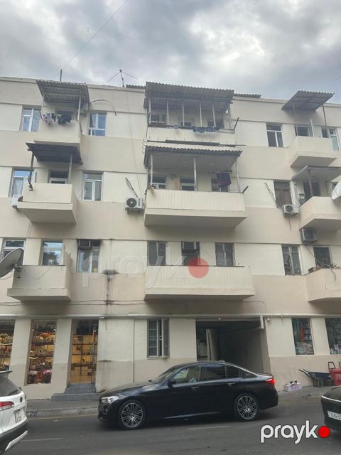 Satılır 2 otaqlı köhnə tikili 52 m²