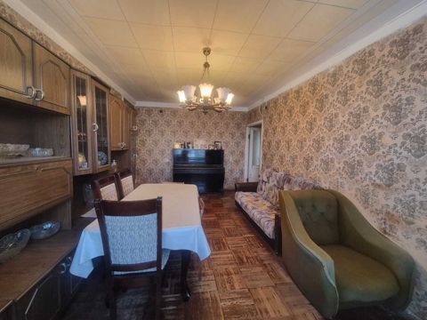Satılır 4 otaqlı köhnə tikili 110 m² — Bakı