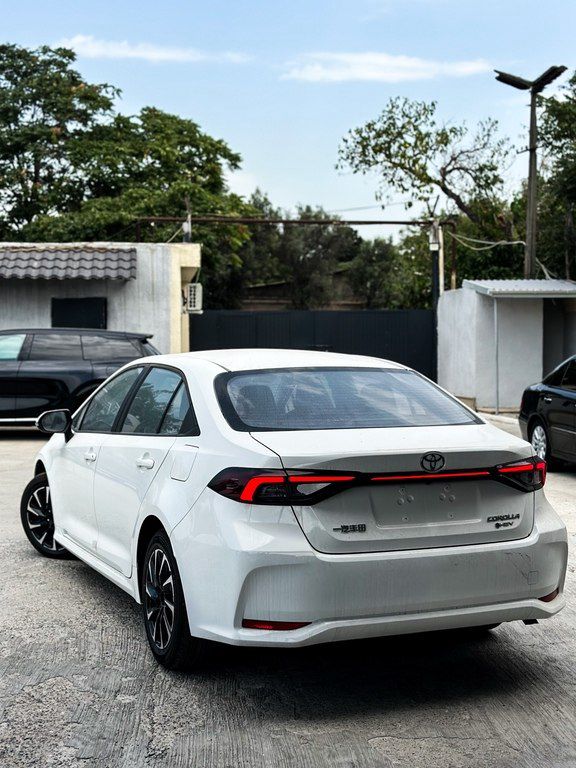 Toyota Corolla, 1.8 L, 0.85 kWh, 2026 il, yeni — Avtomobillər, Bakı (5)