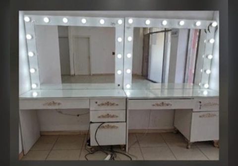 Salon güzgüsü (makiyaj güzgüsü) 300 azne Salonda mebel yeniləndiyi — Qobu