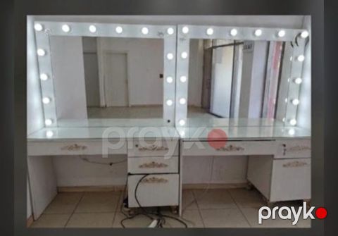 Salon güzgüsü (makiyaj güzgüsü) 300 azne Salonda mebel yeniləndiyi