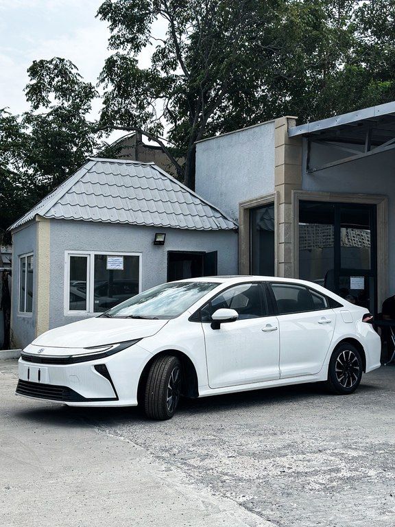 Toyota Corolla, 1.8 L, 0.85 kWh, 2026 il, yeni — Avtomobillər, Bakı (3)