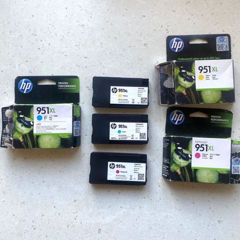 Kartric HP başqa kartric yoxdu almıram və satmıram. elanda nə var odu — Bakı