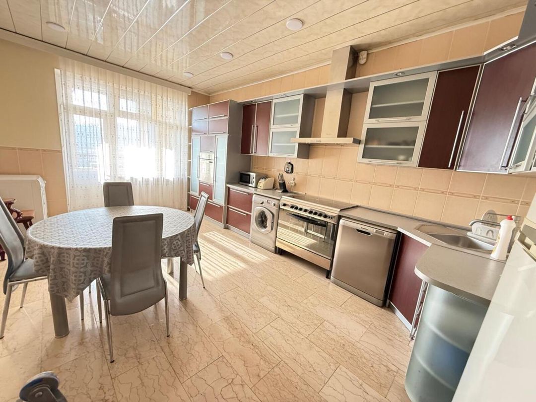 İcarəyə verilir 4 otaqlı yeni tikili 211 m² — Mənzil, Bakı (12)