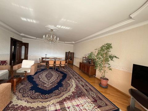 İcarəyə verilir 4 otaqlı yeni tikili 211 m² — Bakı