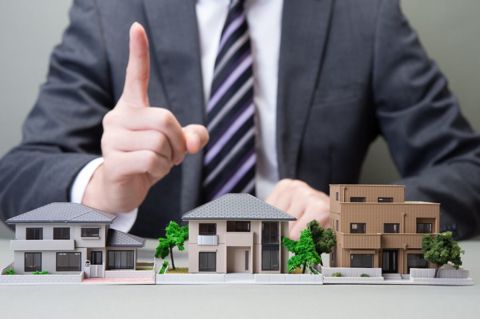 Daşınmaz əmlak agenti/ makler tələb olunur