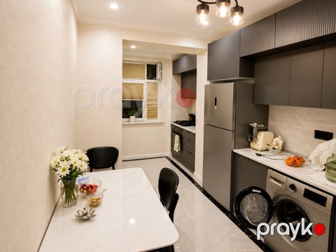Satılır 3 otaqlı köhnə tikili 90 m² — Bakı