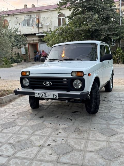 Lada (VAZ) Niva, 1.7 L, 2012 il, 300 000 km — Salyan