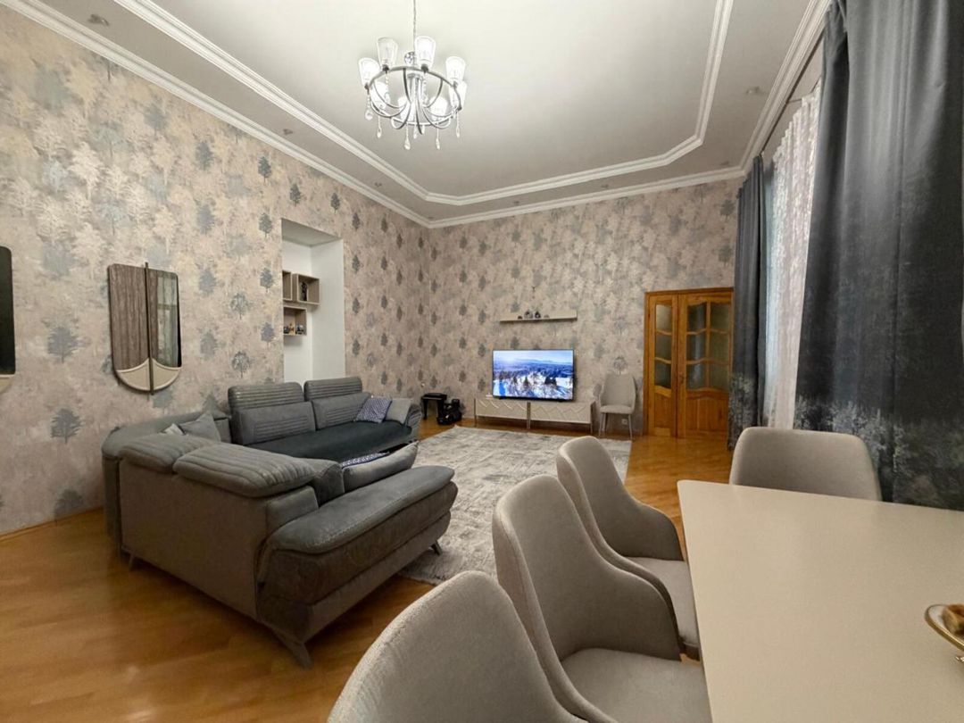 Satılır 5 otaqlı köhnə tikili 255 m² — Mənzil, Bakı (2)