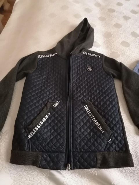 Uşaq üçün kapüşonlu üst geyim (jaket/svitşot): - Rəng: tünd boz/qara — Bakı