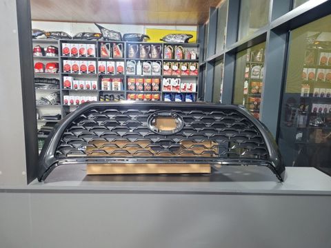 "Toyota Corolla Cross" radiator barmaqlığı — Bakı