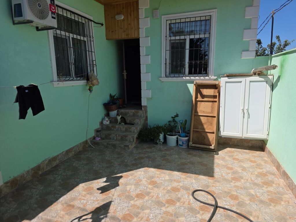 Həyət evi – kompakt həyət sahəsi və örtülü eyvan - Divarları açıq — Ev, villa, Bakı (6)