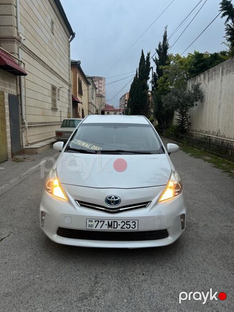 Toyota Prius V, 1.8 L, 1.3 kWh, 2014 il, 180 435 km
