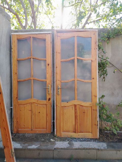 Məhsul: Şüşəli taxta qapılar (3 ədəd) Təsvir: - Material: təbii ağac — Bakı