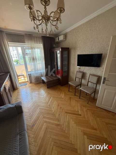 İcarəyə verilir 3 otaqlı köhnə tikili 90 m²