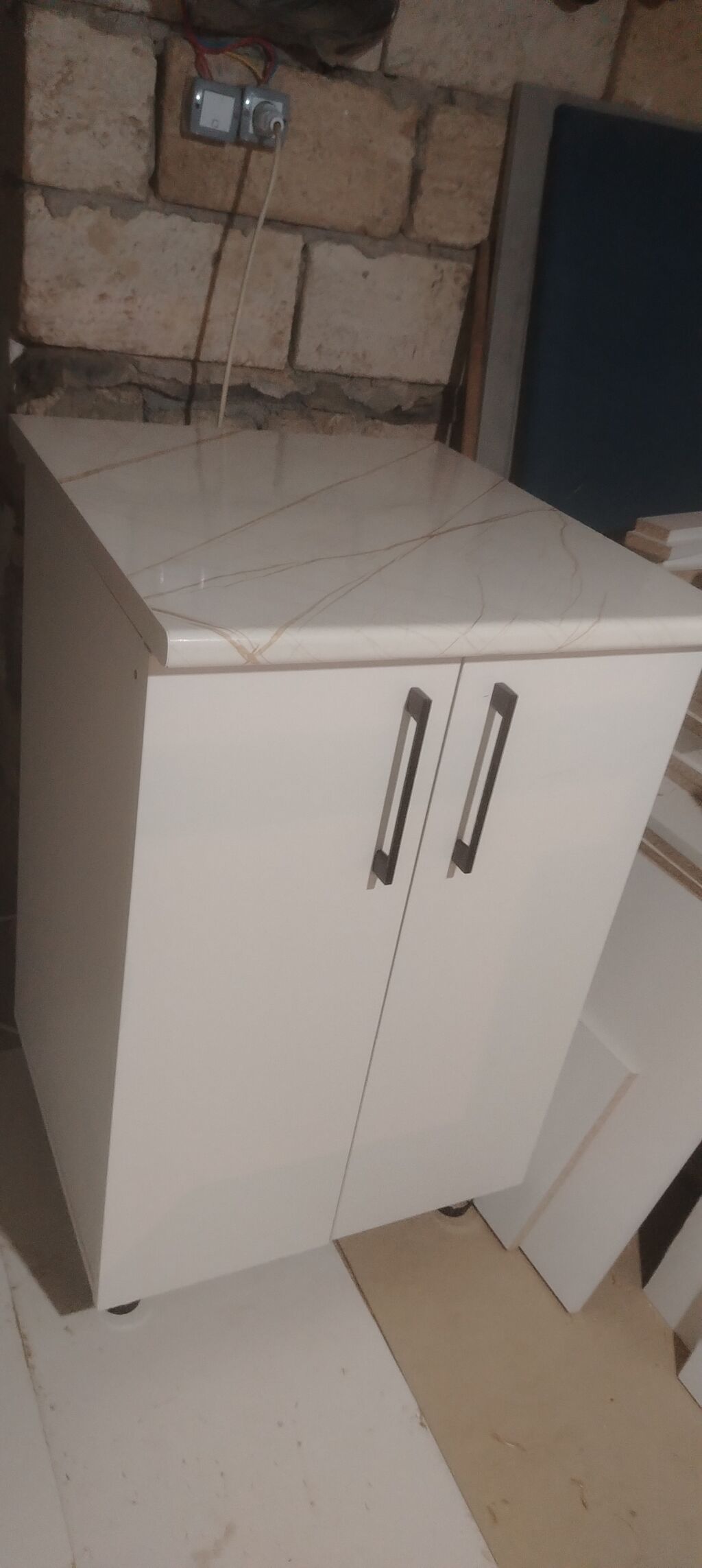 Mətbəx üçün alt şkaf - Material: ağ laminat korpus, mermər naxışlı iş — Mətbəx mobilyası, Güzdək (2)