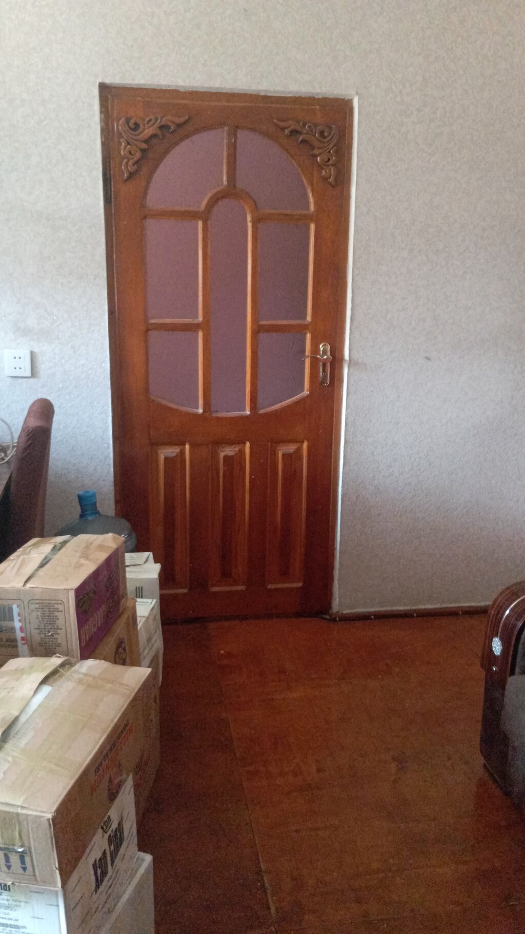 Taxta otaq qapısı – şüşəli, oyma naxışlı model. - Material: ağac — Pəncərələr, qapılar, balkonlar, Mehdiabad