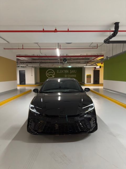 Toyota Camry, 2.0 L, 1 kWh, 2025 il, 27 000 km — Bakı