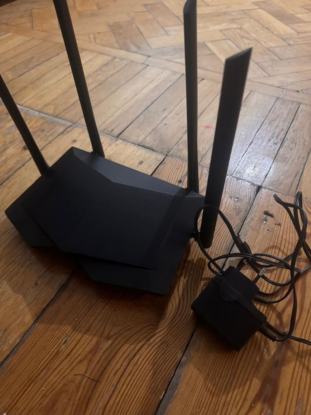 Tenda AC2100 simsiz router Xüsusiyyətlər: - Model: Tenda AC2100 — Elektronika, Bakı (4)