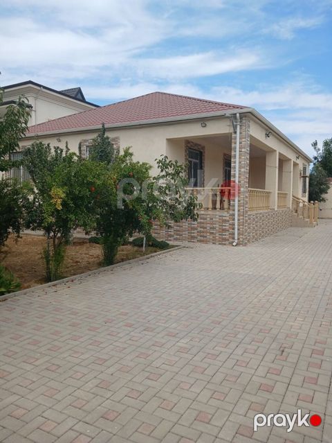Qala qəs. 4 otaqlı, 200 kv. m