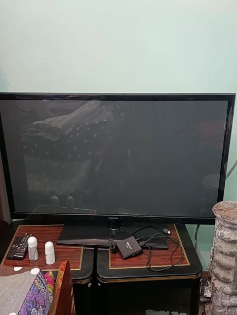 Samsung LED televizor və TV Box dəsti - Ekran: təxminən 40–43 düym — Bakı