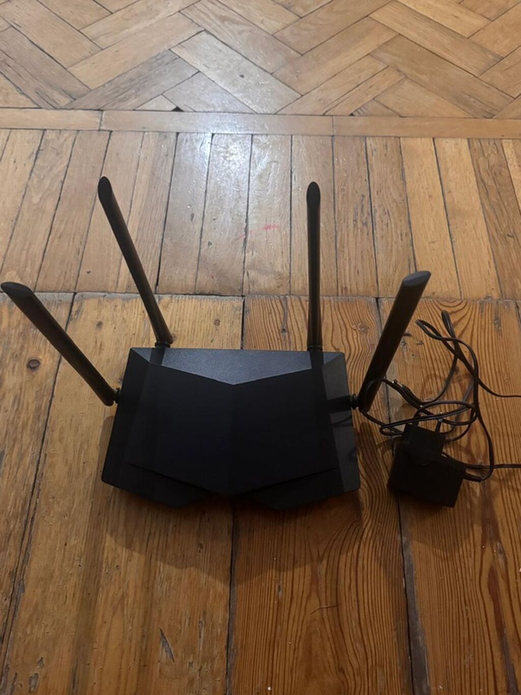 Tenda AC2100 simsiz router Xüsusiyyətlər: - Model: Tenda AC2100 — Elektronika, Bakı (6)