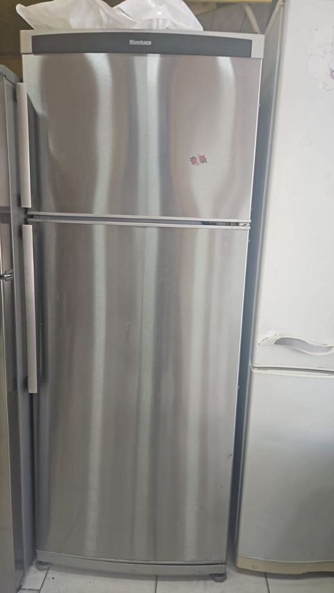 Blomberg iki qapılı soyuducu - Üstdə dondurucu, altda əsas soyuducu — Bakı