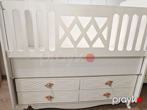 Ağ rəngli beşik-komod kombinə modeli - Material: MDF/taxta əsaslı — Qobu