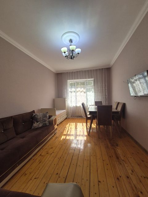 Satılır 2 otaqlı köhnə tikili 65 m² — Bakı