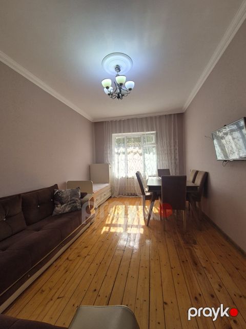 Satılır 2 otaqlı köhnə tikili 65 m²
