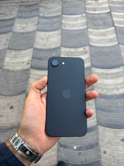 Apple iPhone 16e Black 128GB/8GB — Bakı