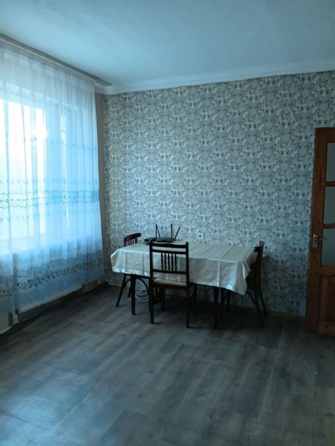 Bakixanov qes Aygun moll yaxin 1 otaq bina evi 5/4 ewyali kiraye — Bakı