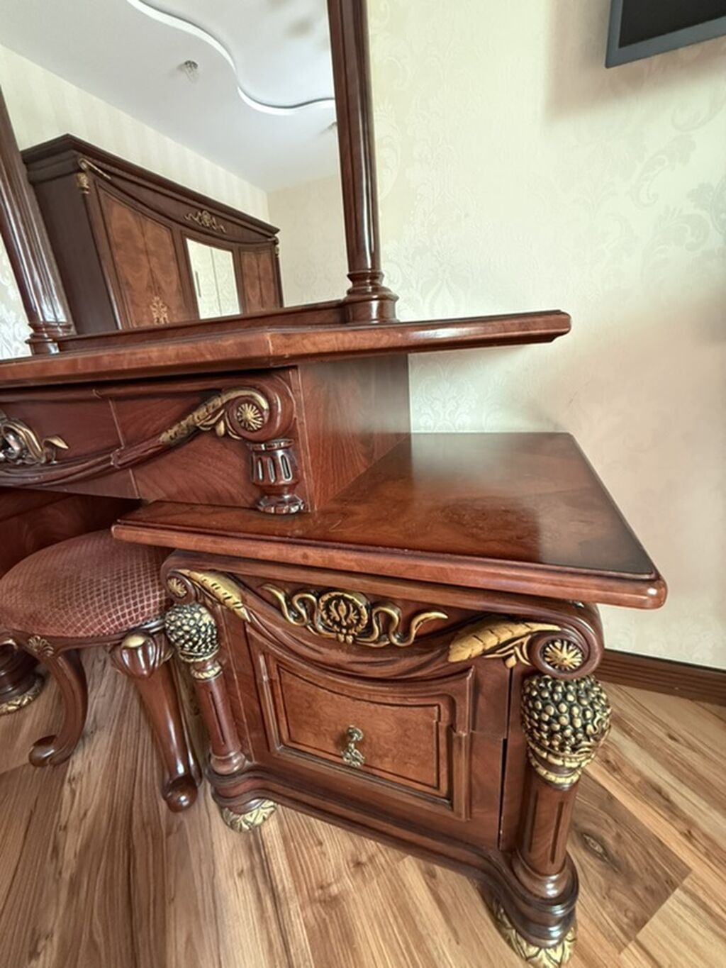 Klassik üslubda dəbdəbəli yataq dəsti - Material: tünd qoz rəngli — Mebel, Digah (5)