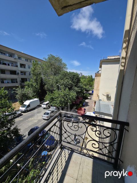 Satılır 1 otaqlı köhnə tikili 40 m²