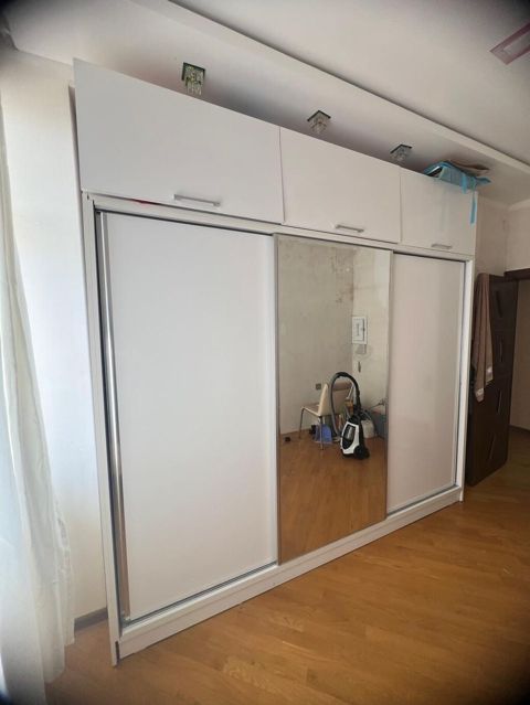 Dolab 300azn. Uzunlugu - 272 sm. Derinlik - 60 sm. Hündürlük - 260sm — Bakı