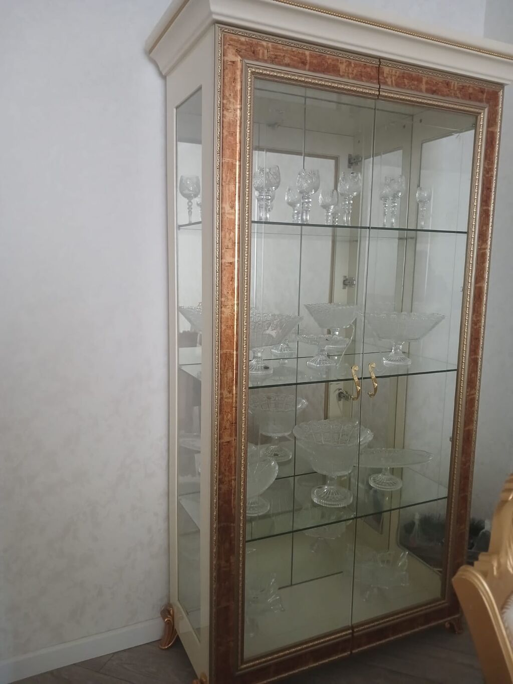 Cox baha alinib. 1100azn satilir razilasma olacaq. gorduyunuz kimi hec — Masalar və stullar, Gəncə (2)