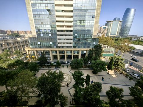Satılır 3 otaqlı köhnə tikili 125 m² — Bakı
