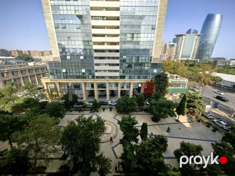Satılır 3 otaqlı köhnə tikili 125 m²