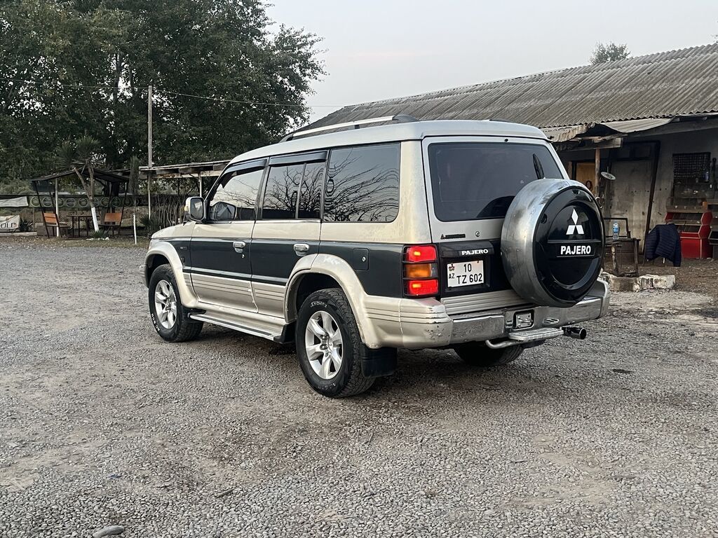 SUV – 7 yerlik, 5 qapılı, tam ötürücülü ofroud tipli model. Xarici — Avto, İmişli (5)