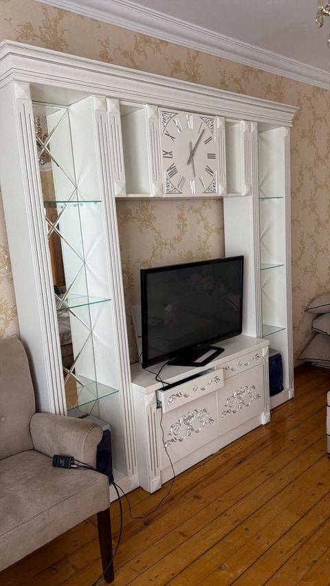 Tv stend 300 Azn. Unvan Xetai rayonu. Shirin x. 7650 — Bakı